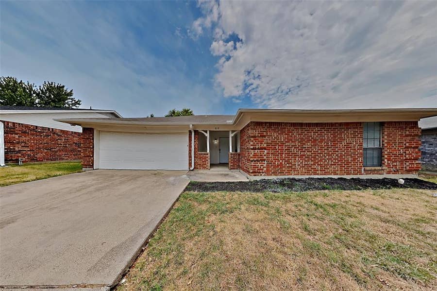 Property photo for 819 Trevor Way, Arlington, TX