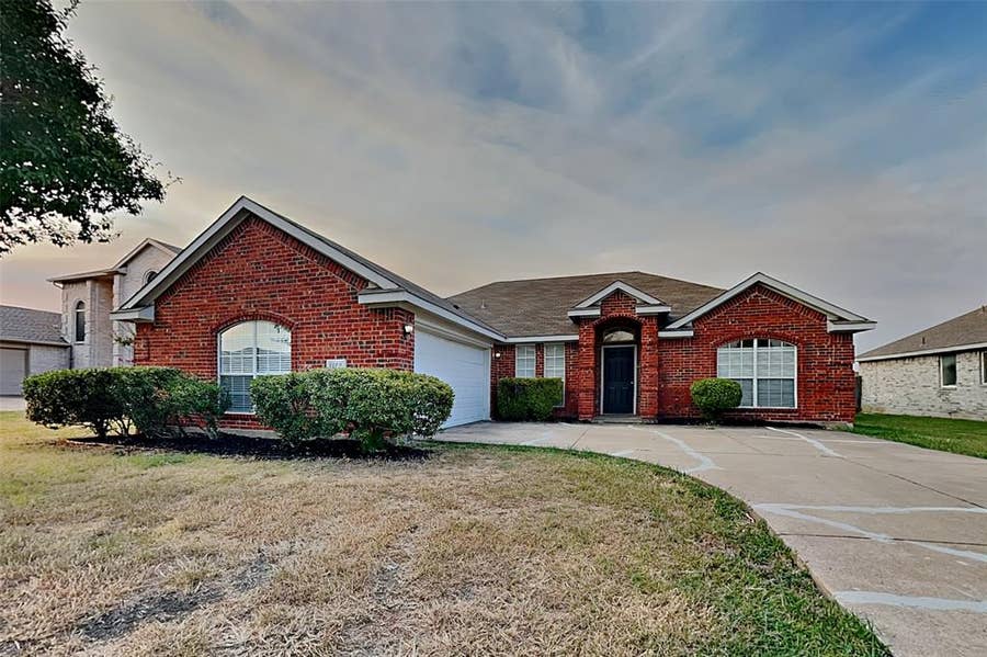 Property photo for 3112 Creekside Drive, Sachse, TX