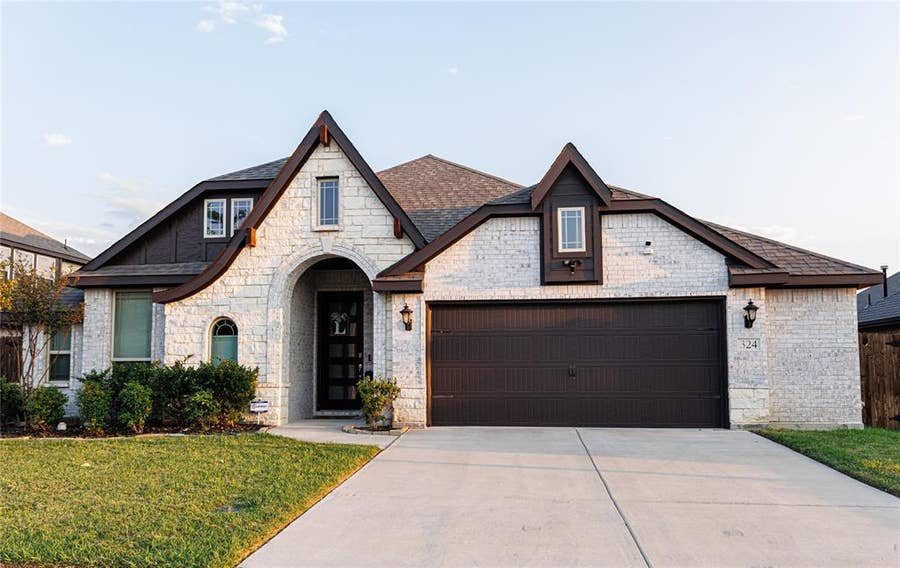 Property photo for 324 W Milas Lane, Glenn Heights, TX