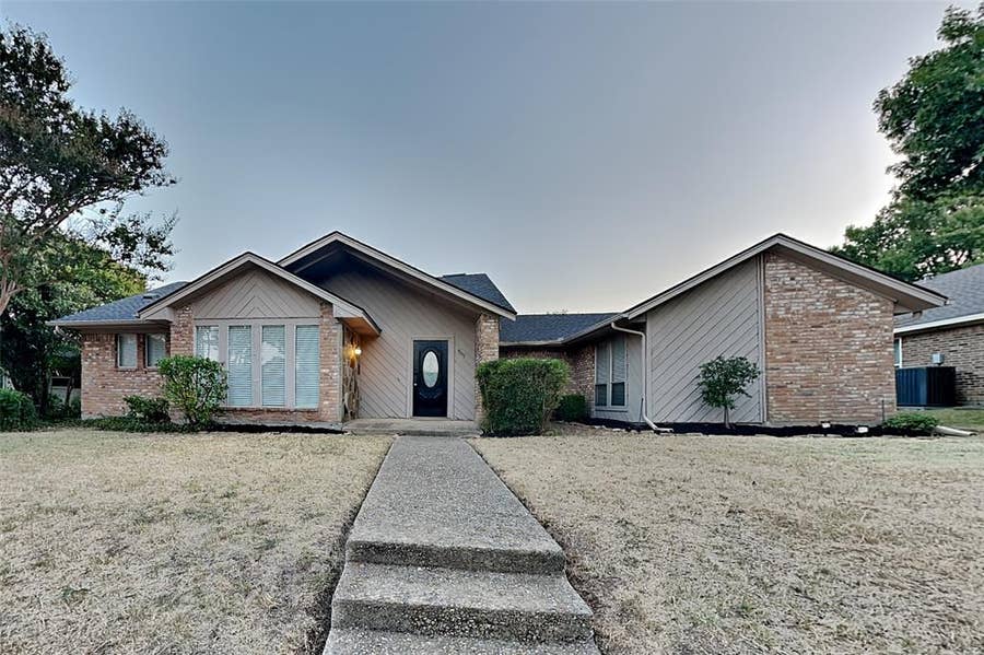 Property photo for 909 Keenan Circle, Plano, TX