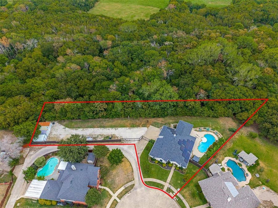 Property photo for 2202 Country Hollow Lane, Garland, TX