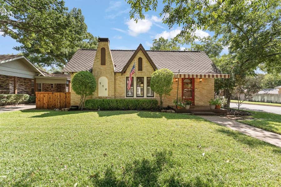 Property photo for 115 Bellevue Drive, Cleburne, TX
