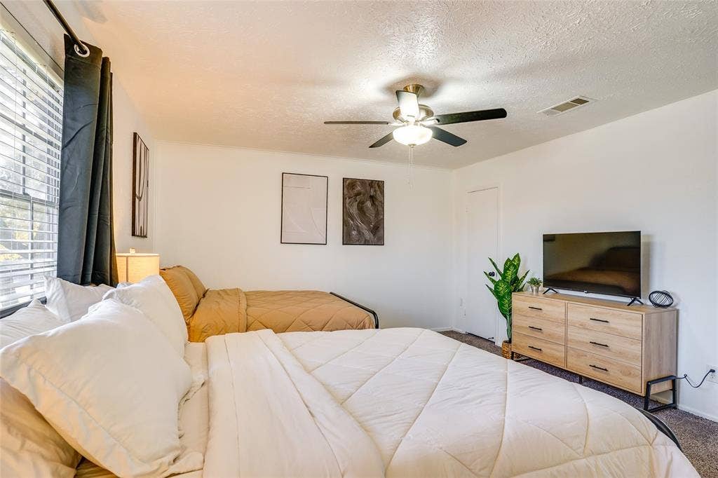 42 W Creek Lane, #3, Grand Prairie, TX 75052 42 W Creek Lane, #3, Grand Prairie, TX 75052