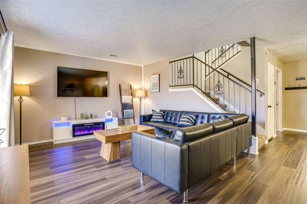 42 W Creek Lane, #3, Grand Prairie, TX 75052 42 W Creek Lane, #3, Grand Prairie, TX 75052
