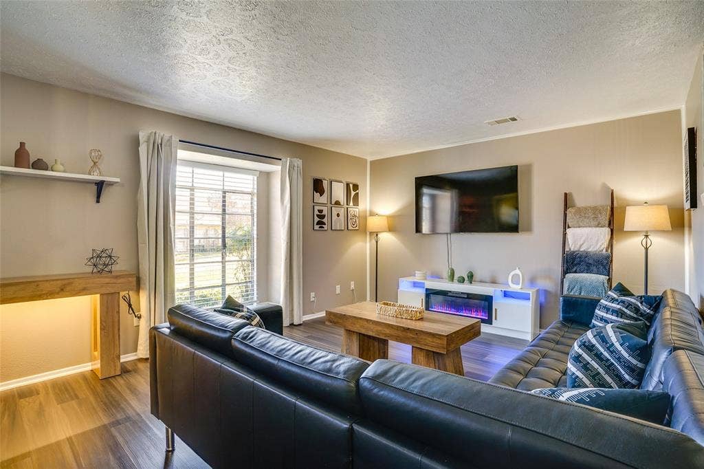 42 W Creek Lane, #3, Grand Prairie, TX 75052 42 W Creek Lane, #3, Grand Prairie, TX 75052