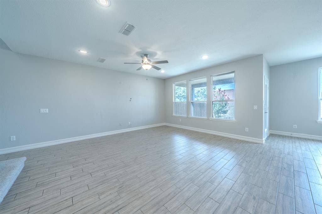 2833 Henson Lane, Garland, TX 75040 2833 Henson Lane, Garland, TX 75040