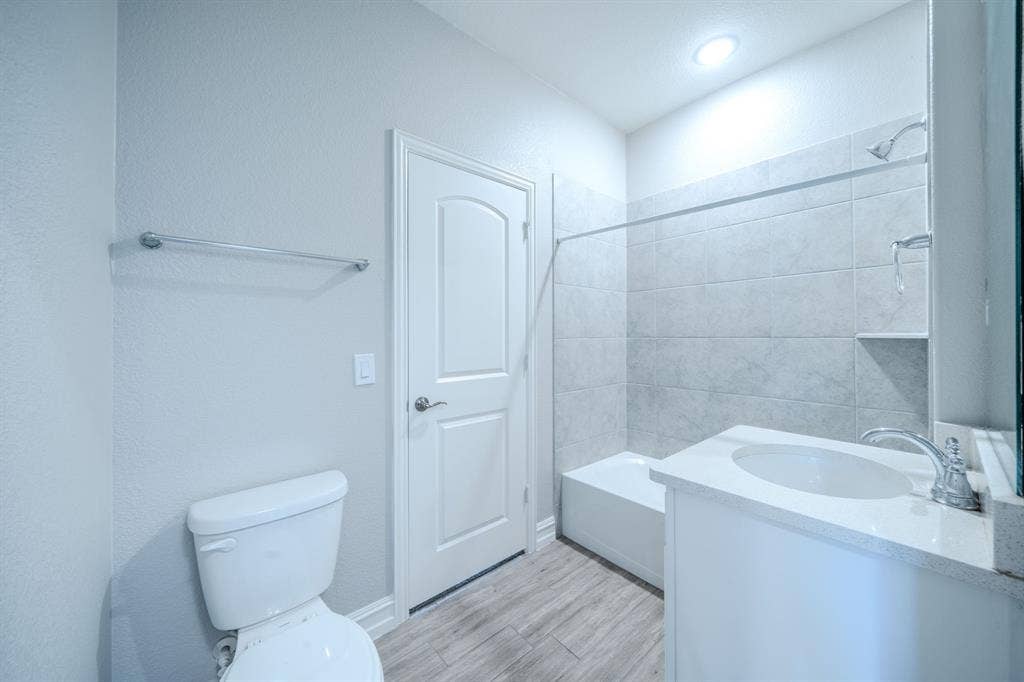 2833 Henson Lane, Garland, TX 75040 2833 Henson Lane, Garland, TX 75040