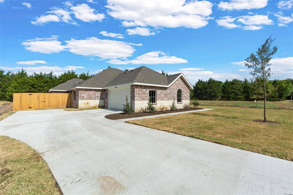 425 WATERCREST Lane, Glenn Heights, TX 75154