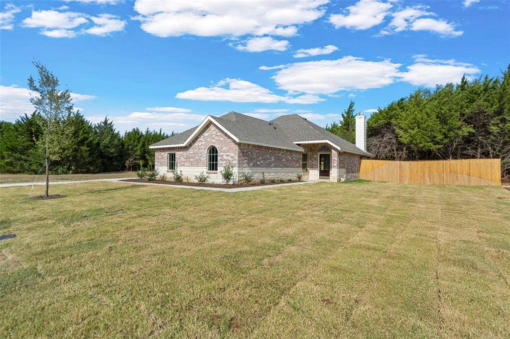 425 WATERCREST Lane, Glenn Heights, TX 75154