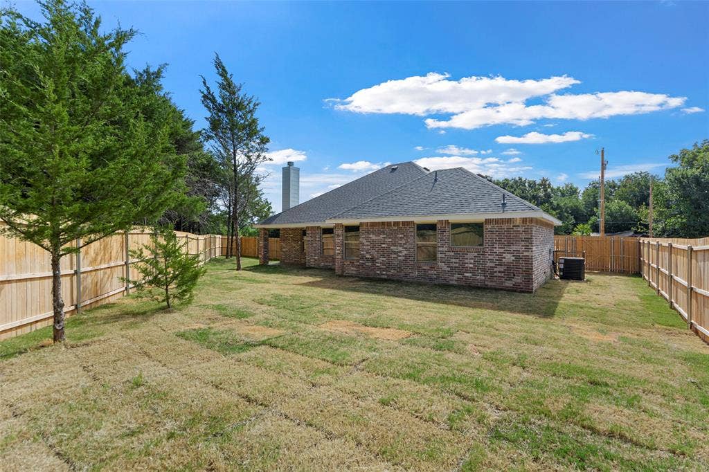 425 WATERCREST Lane, Glenn Heights, TX 75154