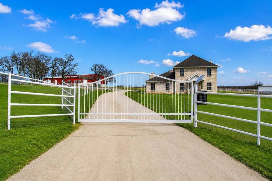 Property photo for 470 County Road 3198, Decatur, TX