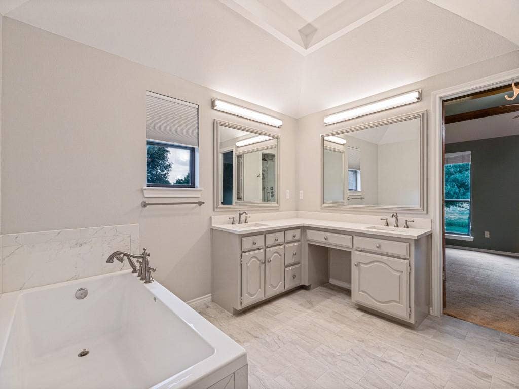 26 Lago Vista W, Wylie, TX 75098 Garden tub, dual vanities with quartz counters.