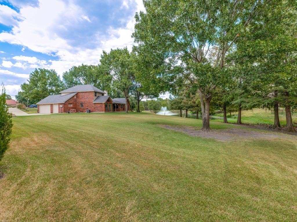 26 Lago Vista W, Wylie, TX 75098 Expansive grounds featuring mature trees and a manicured lawn