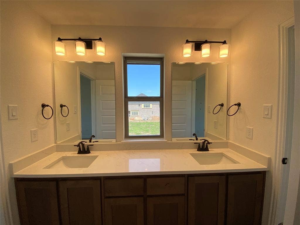 310 Devonshire Drive, Greenville, TX 75401