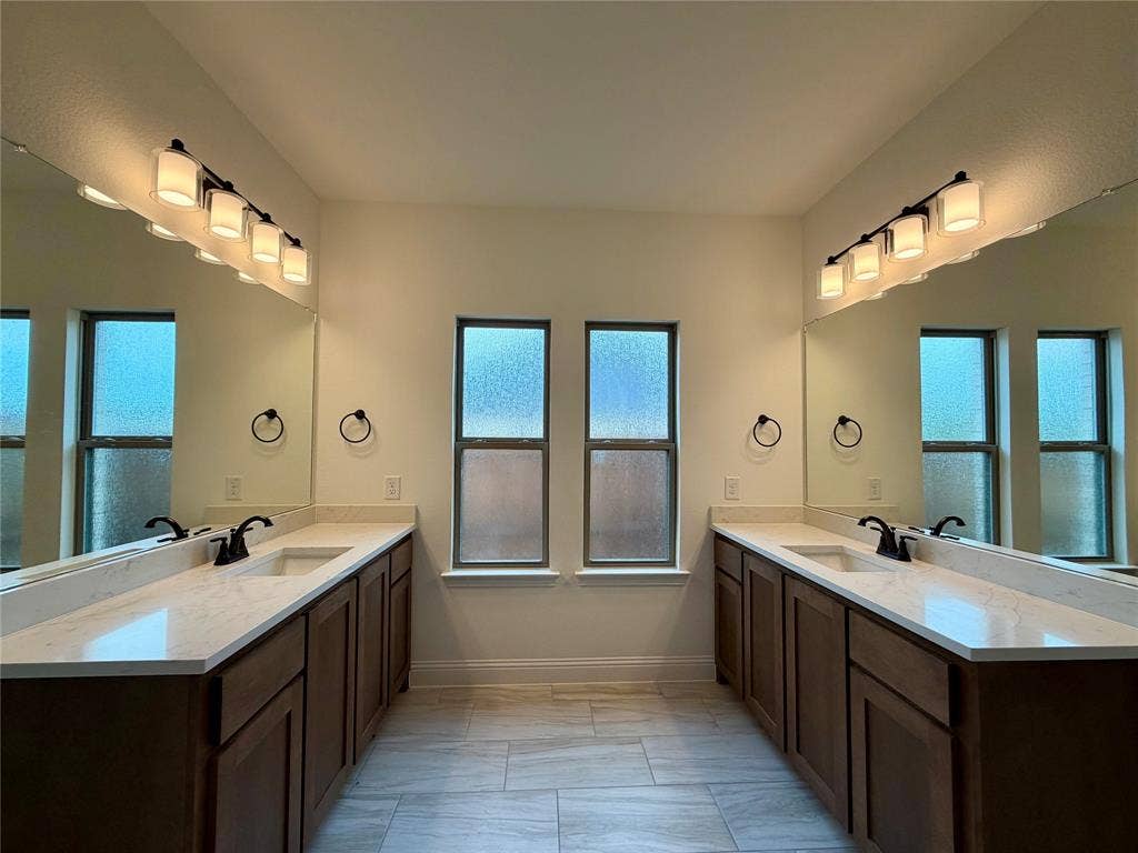 310 Devonshire Drive, Greenville, TX 75401