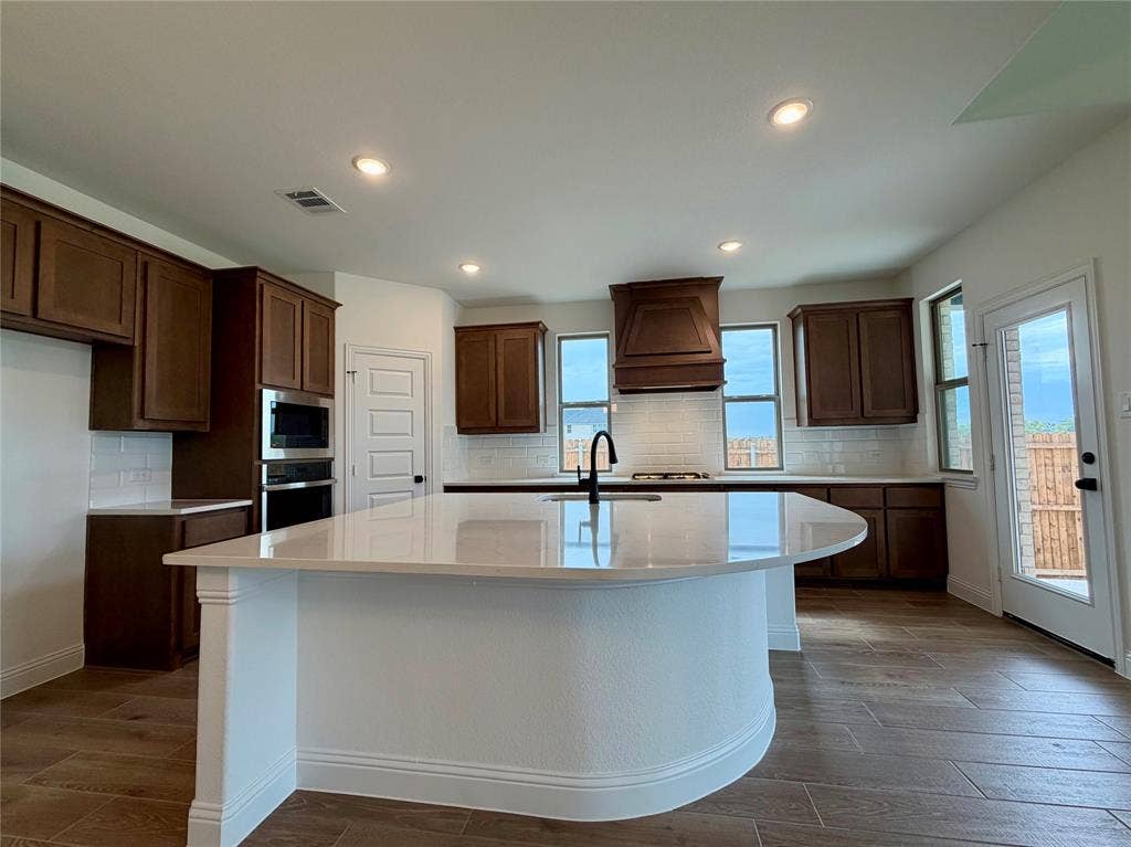 310 Devonshire Drive, Greenville, TX 75401