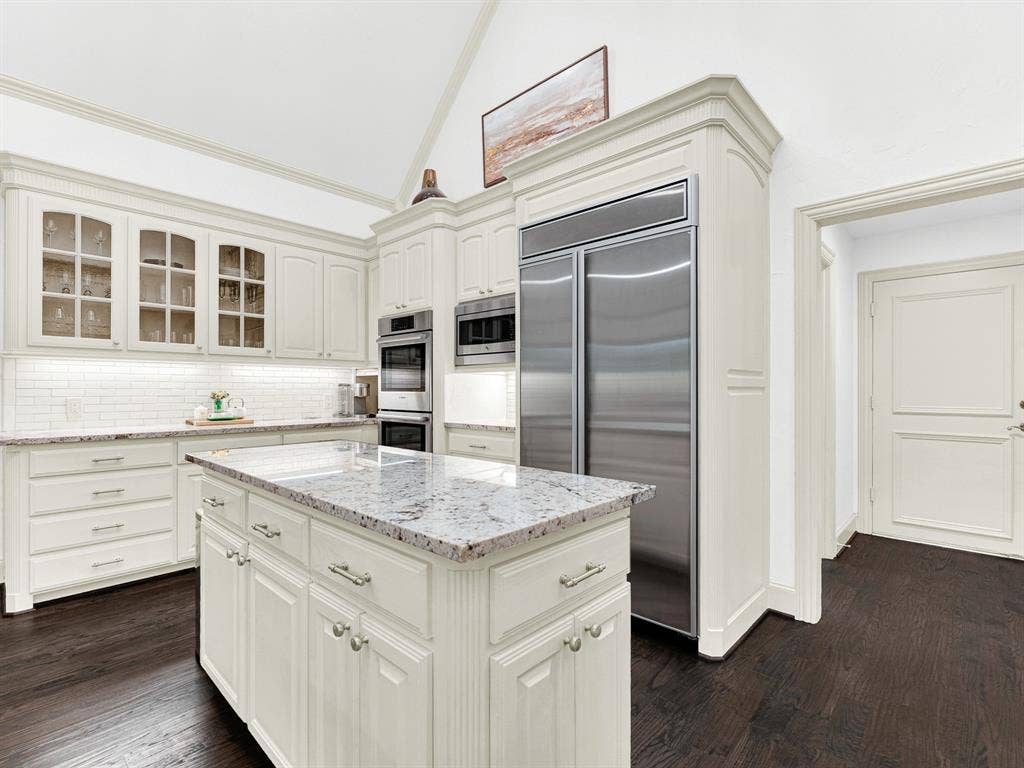 2140 Sutton Place, Plano, TX 75093 2140 Sutton Place, Plano, TX 75093
