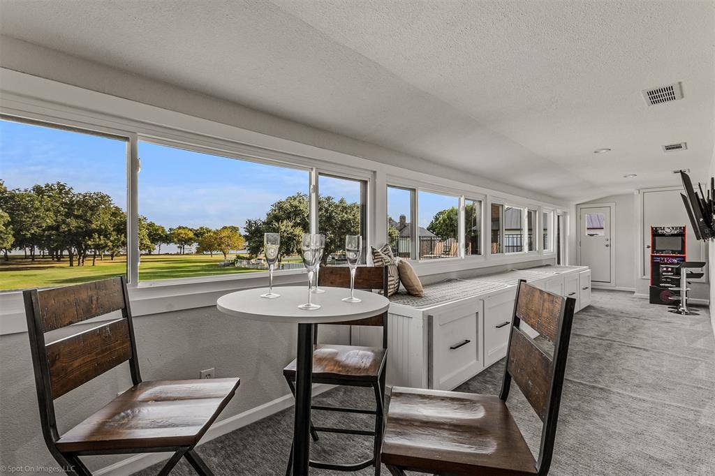 28 Victoria Drive, Rowlett, TX 75088 28 Victoria Drive, Rowlett, TX 75088