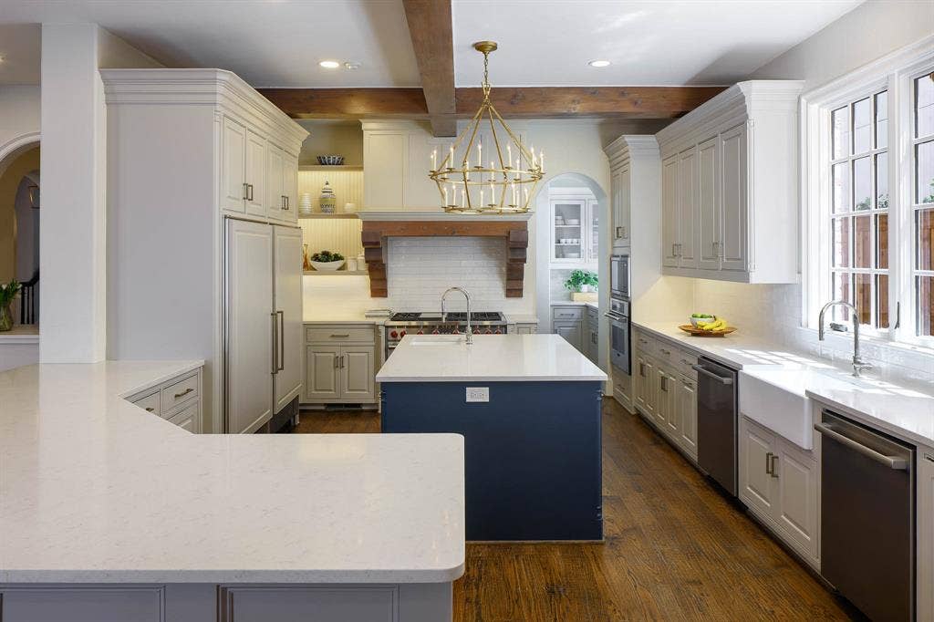 3637 Haynie Avenue, University Park, TX 75205 Gourmet eat-in kitchen