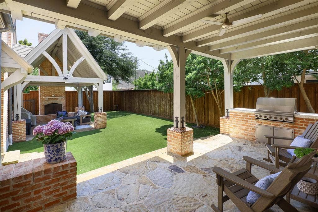 3637 Haynie Avenue, University Park, TX 75205 Covered verandah with built-in Wolf grill