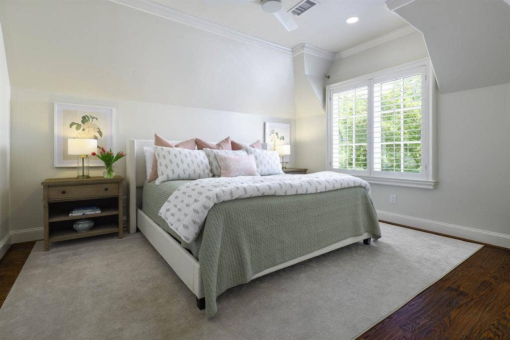 3637 Haynie Avenue, University Park, TX 75205 Ensuite bedroom with walk-in closet