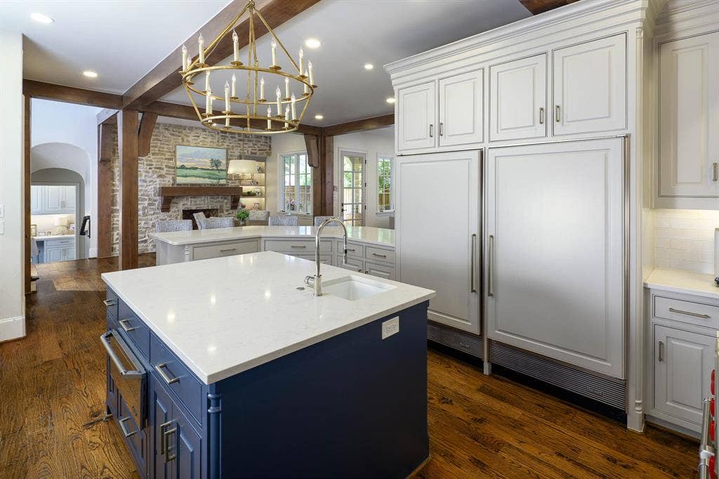 3637 Haynie Avenue, University Park, TX 75205 Gourmet eat-in kitchen