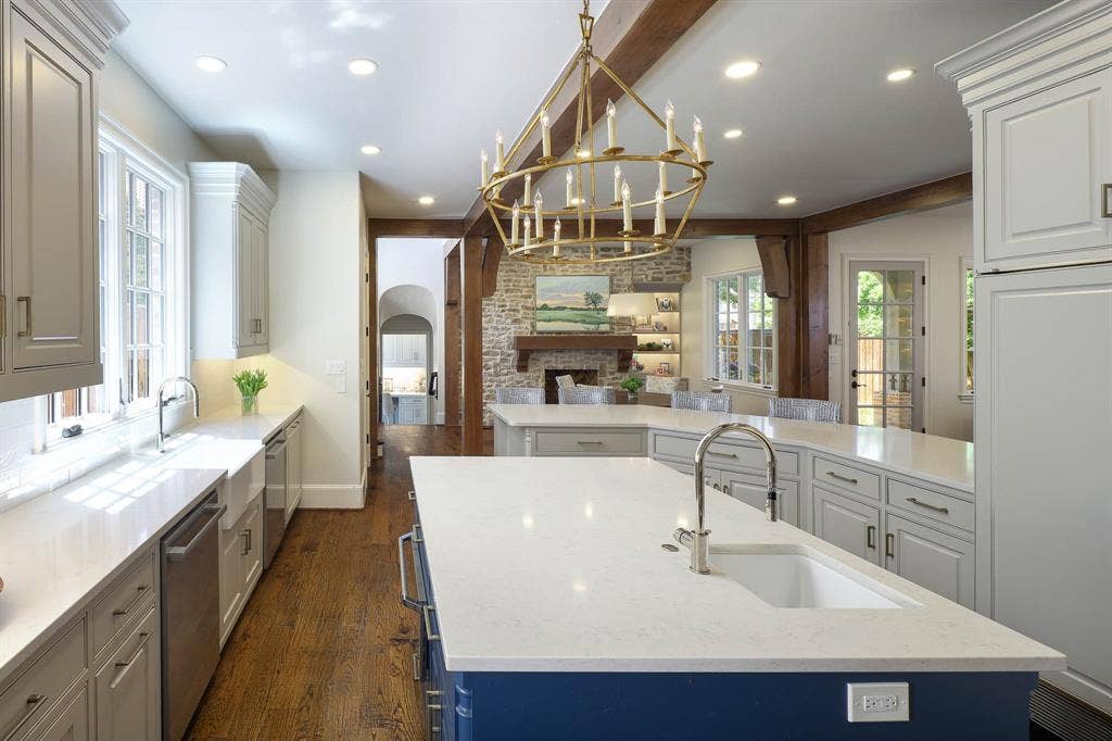 3637 Haynie Avenue, University Park, TX 75205 Gourmet eat-in kitchen