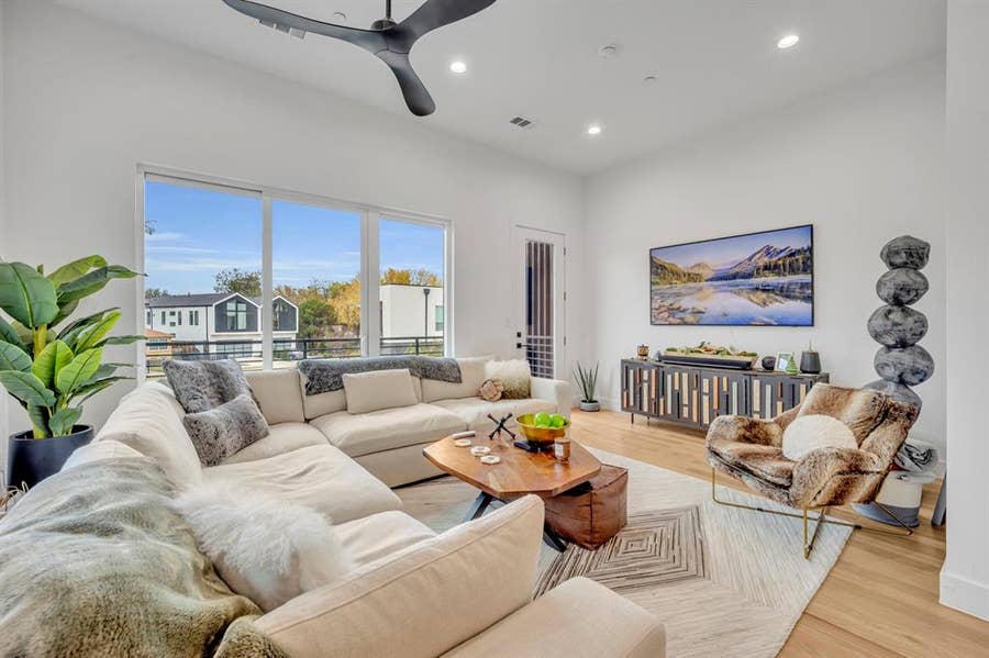 Property photo for 4631 Belmont Avenue, #202, Dallas, TX