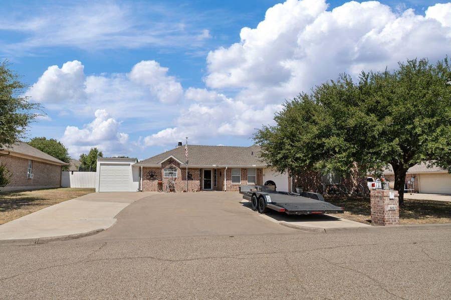 Property photo for 105 Topaz Circle, Hewitt, TX