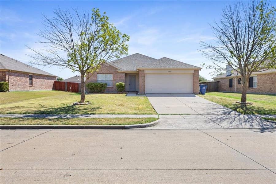 Property photo for 1506 Waters Edge Drive, Glenn Heights, TX