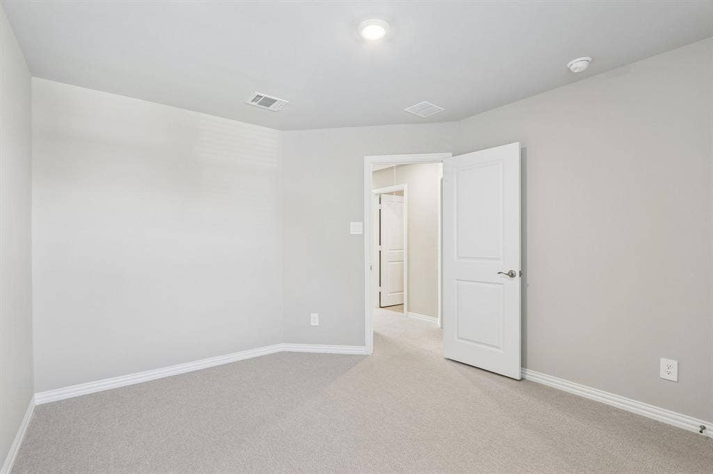 2717 Kobuk Drive, Corinth, TX 76210 Photo is not of the actual home, but is an inspirational photo of builder’s model home and may depict options, furnishings, and/or decorator features that are not included.