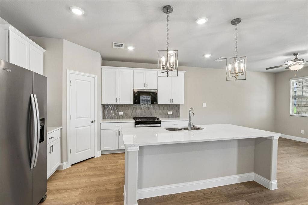 2717 Kobuk Drive, Corinth, TX 76210 Photo is not of the actual home, but is an inspirational photo of builder’s model home and may depict options, furnishings, and/or decorator features that are not included.