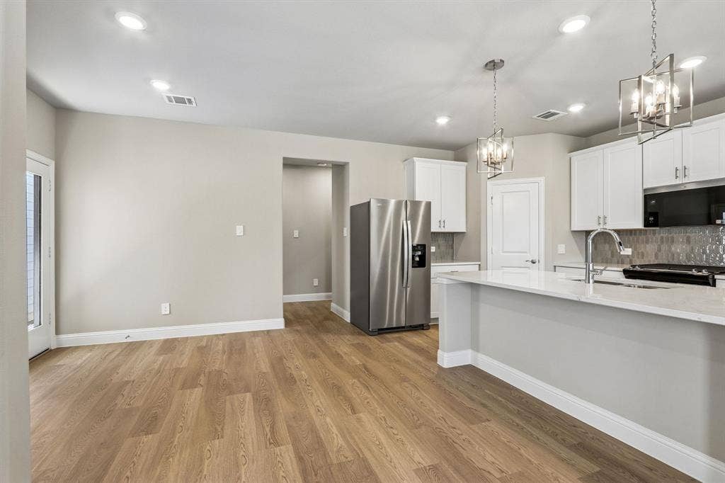 2717 Kobuk Drive, Corinth, TX 76210 Photo is not of the actual home, but is an inspirational photo of builder’s model home and may depict options, furnishings, and/or decorator features that are not included.