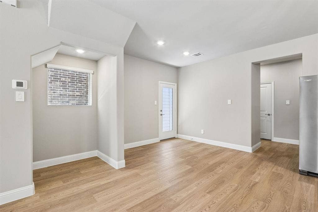 2717 Kobuk Drive, Corinth, TX 76210 Photo is not of the actual home, but is an inspirational photo of builder’s model home and may depict options, furnishings, and/or decorator features that are not included.