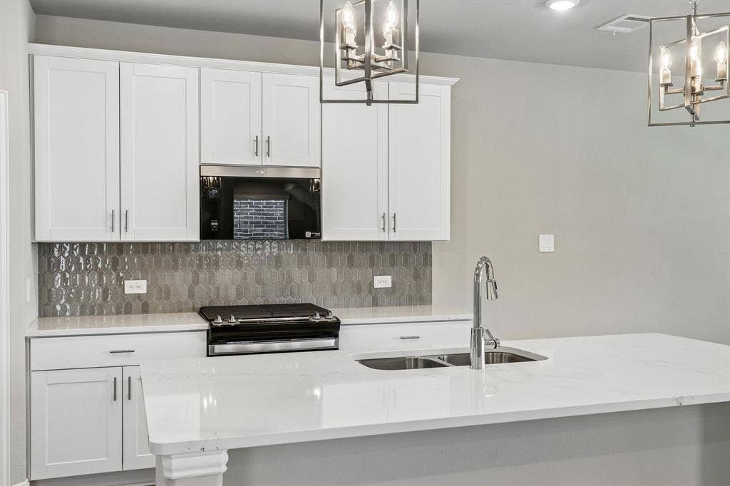 2717 Kobuk Drive, Corinth, TX 76210 Photo is not of the actual home, but is an inspirational photo of builder’s model home and may depict options, furnishings, and/or decorator features that are not included.