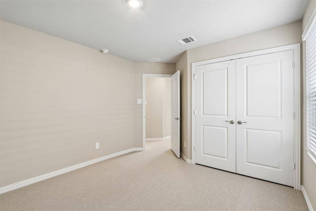 2717 Kobuk Drive, Corinth, TX 76210 Photo is not of the actual home, but is an inspirational photo of builder’s model home and may depict options, furnishings, and/or decorator features that are not included.