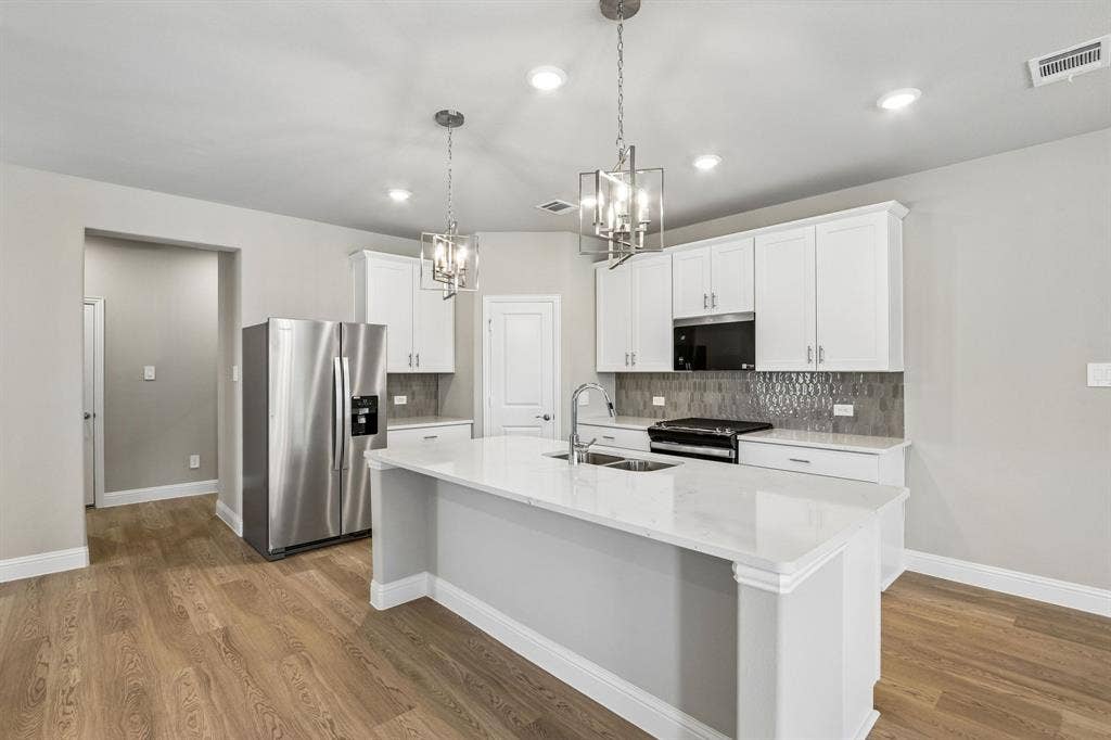 2717 Kobuk Drive, Corinth, TX 76210 Photo is not of the actual home, but is an inspirational photo of builder’s model home and may depict options, furnishings, and/or decorator features that are not included.