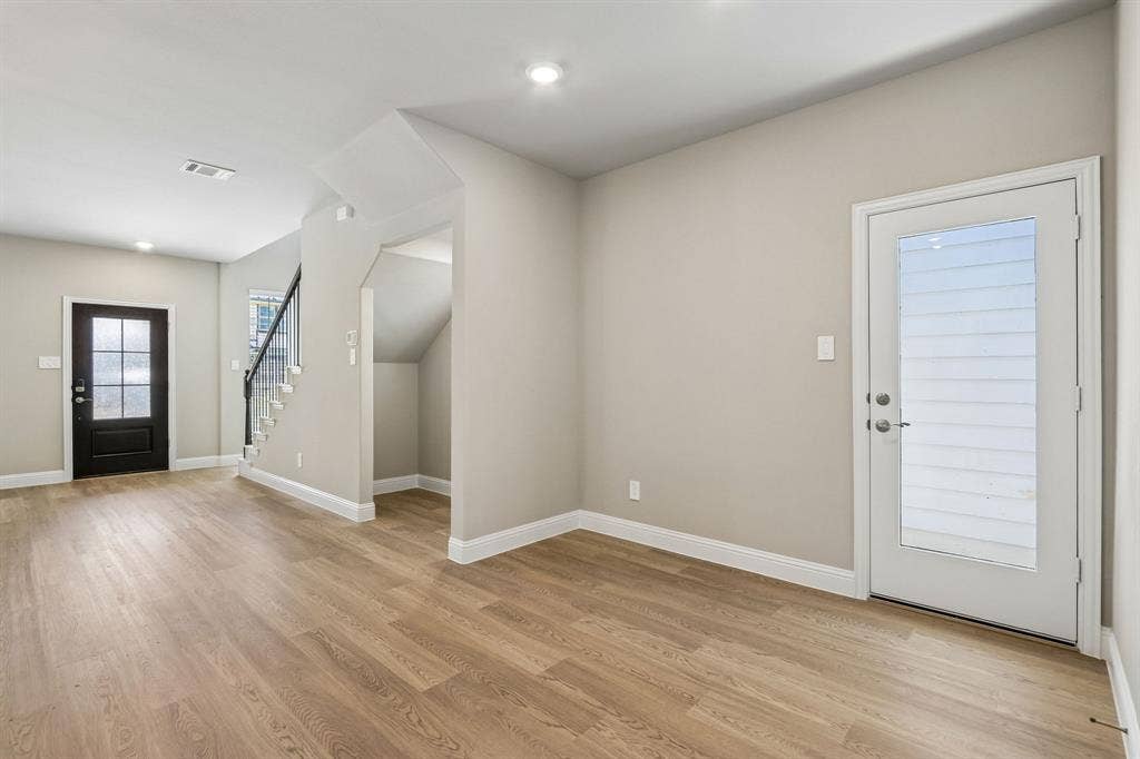 2717 Kobuk Drive, Corinth, TX 76210 Photo is not of the actual home, but is an inspirational photo of builder’s model home and may depict options, furnishings, and/or decorator features that are not included.