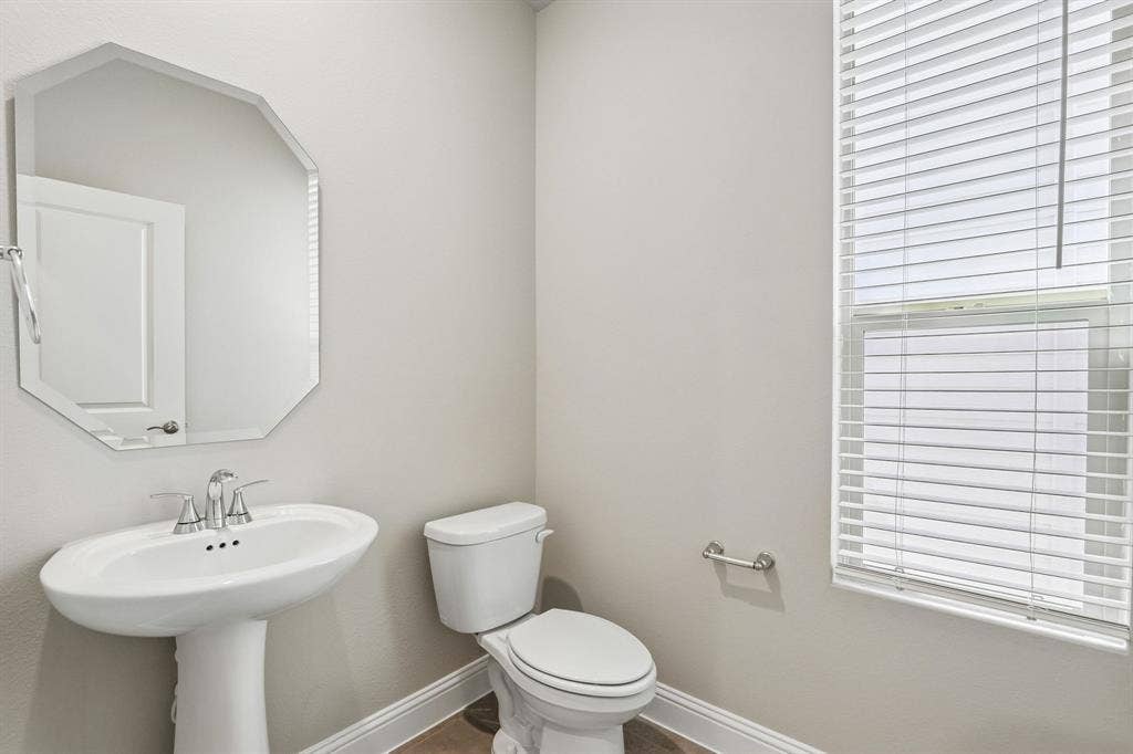2717 Kobuk Drive, Corinth, TX 76210 Photo is not of the actual home, but is an inspirational photo of builder’s model home and may depict options, furnishings, and/or decorator features that are not included.