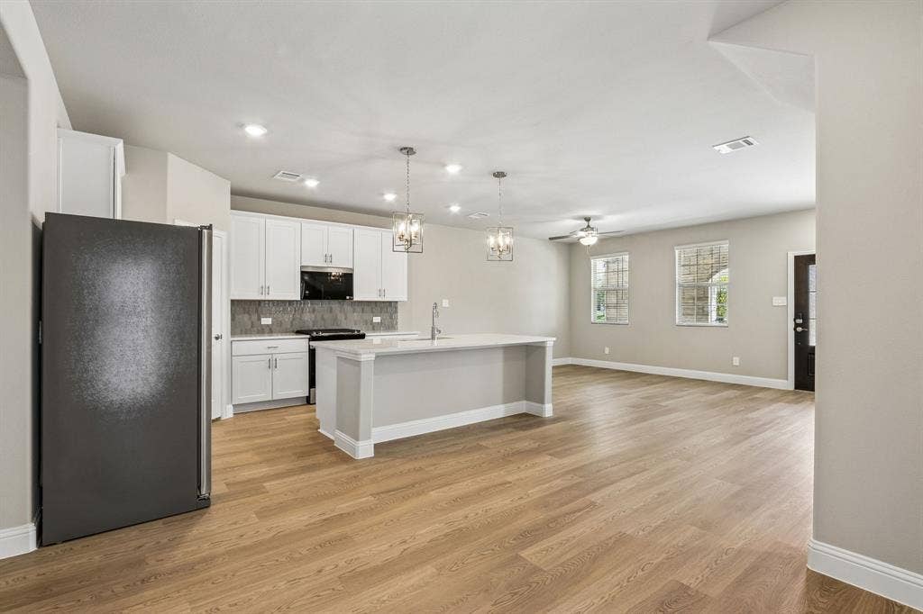 2717 Kobuk Drive, Corinth, TX 76210 Photo is not of the actual home, but is an inspirational photo of builder’s model home and may depict options, furnishings, and/or decorator features that are not included.