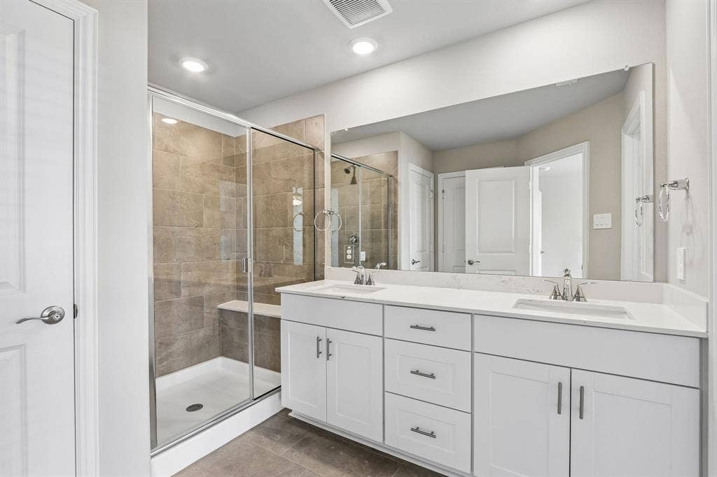 2717 Kobuk Drive, Corinth, TX 76210 Photo is not of the actual home, but is an inspirational photo of builder’s model home and may depict options, furnishings, and/or decorator features that are not included.