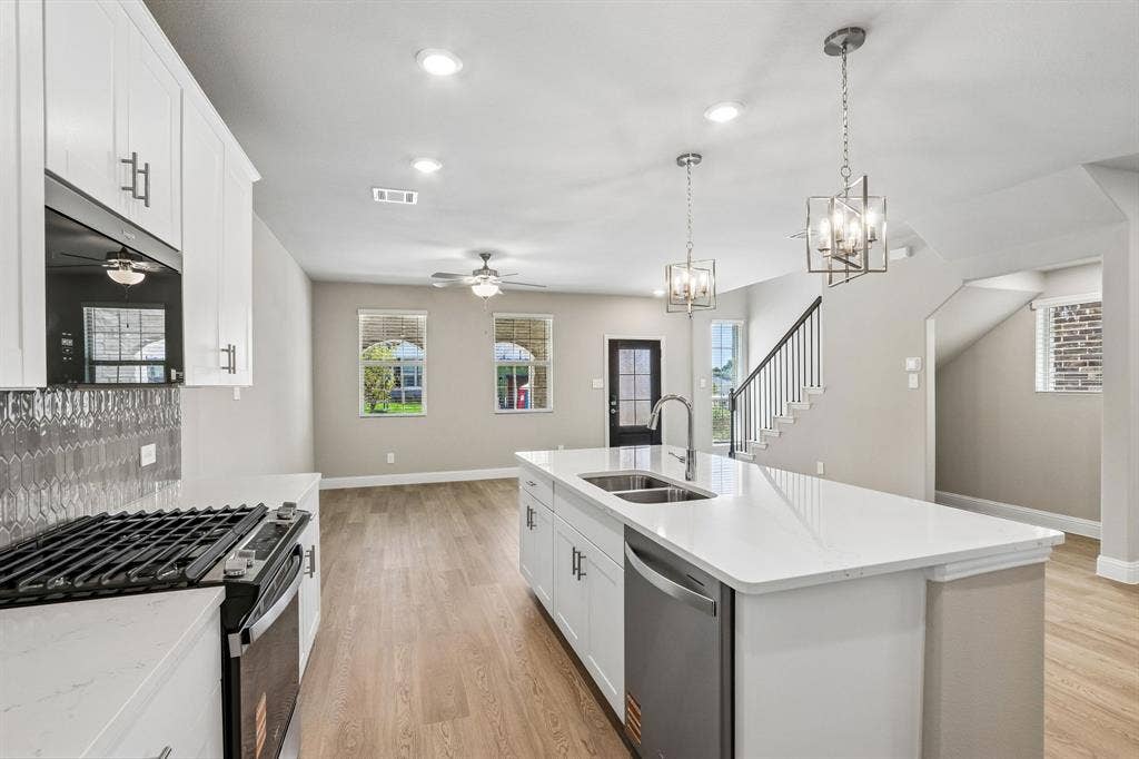 2717 Kobuk Drive, Corinth, TX 76210 Photo is not of the actual home, but is an inspirational photo of builder’s model home and may depict options, furnishings, and/or decorator features that are not included.