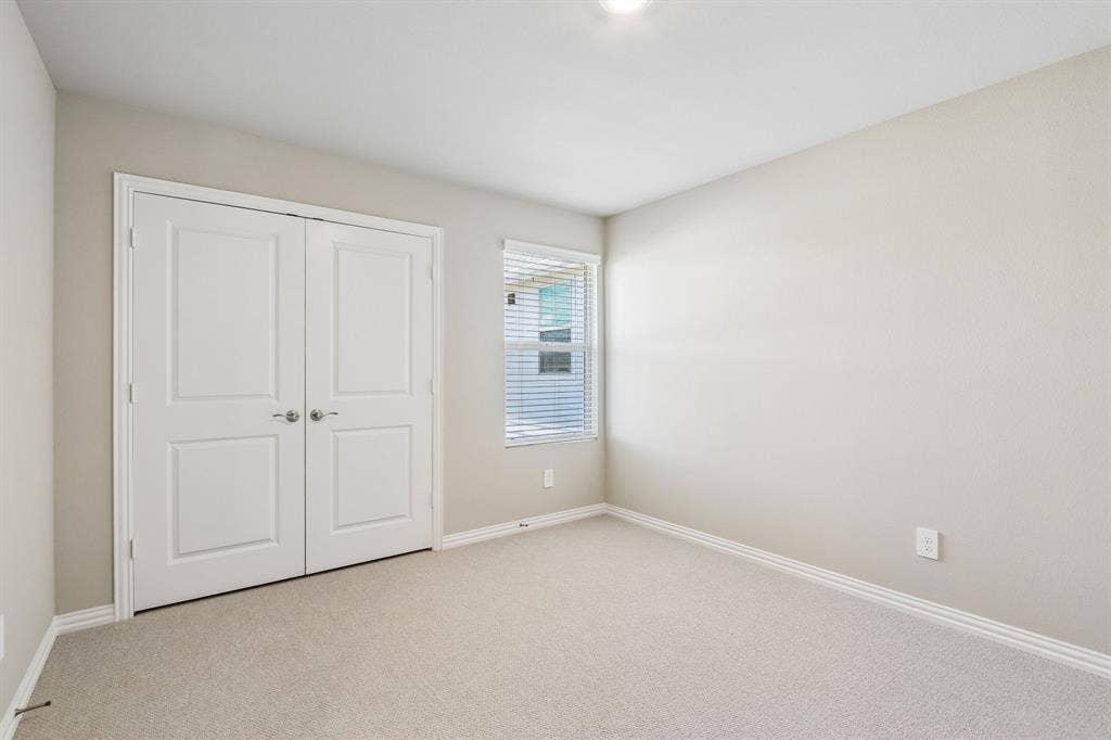 2717 Kobuk Drive, Corinth, TX 76210 Photo is not of the actual home, but is an inspirational photo of builder’s model home and may depict options, furnishings, and/or decorator features that are not included.