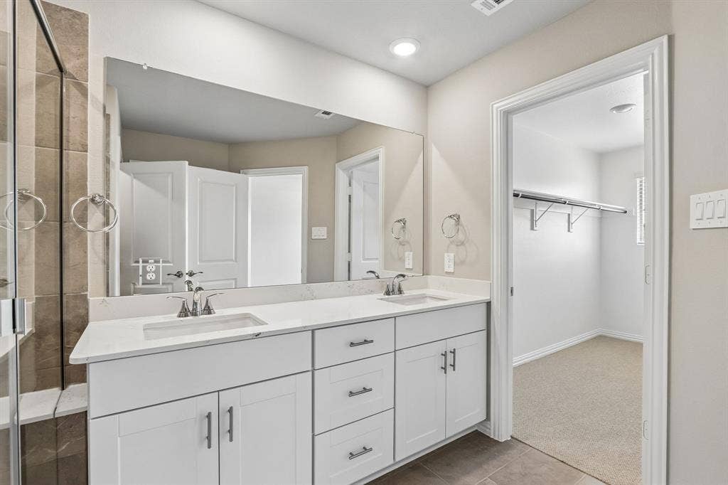 2717 Kobuk Drive, Corinth, TX 76210 Photo is not of the actual home, but is an inspirational photo of builder’s model home and may depict options, furnishings, and/or decorator features that are not included.