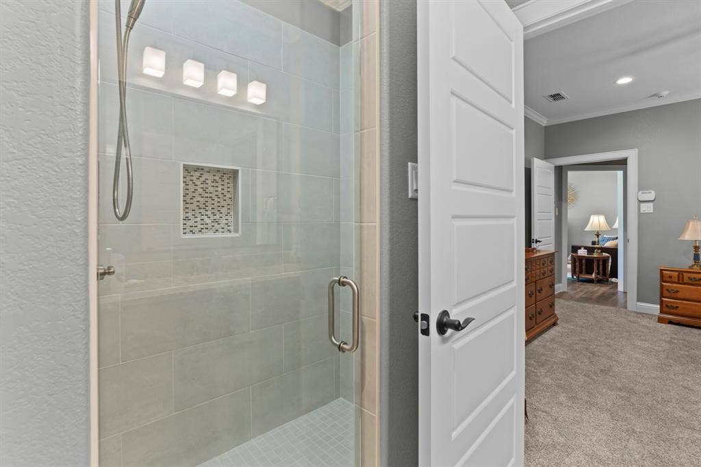 16713 Creek Bottom Court, Winona, TX 75792 Glass-enclosed shower with subway tile surround, recessed niche, and contemporary light fixture