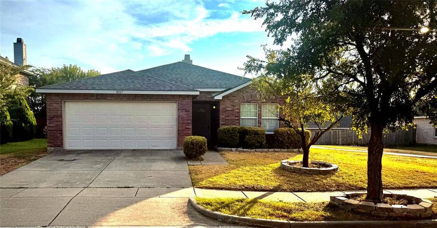 Property photo for 8021 Stowe Springs Lane, Arlington, TX