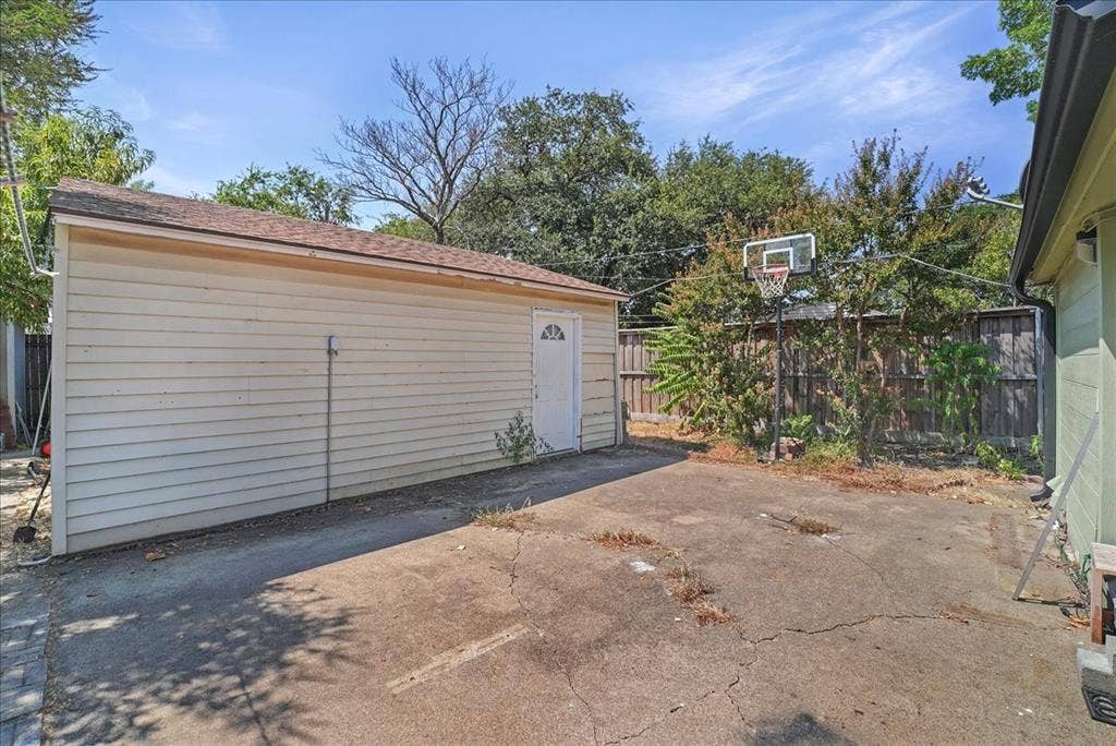 2710 Moonriver Lane, Farmers Branch, TX 75234 2710 Moonriver Lane, Farmers Branch, TX 75234