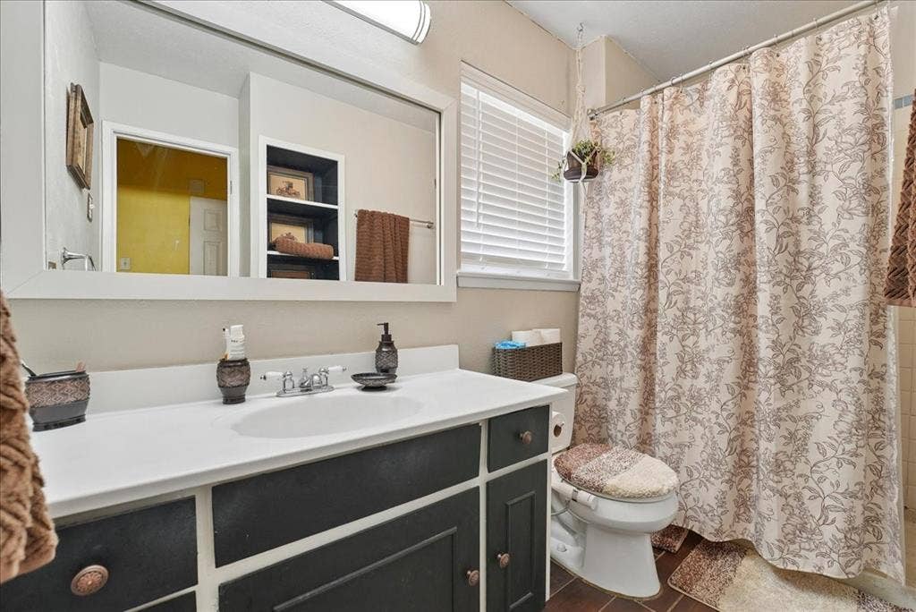 2710 Moonriver Lane, Farmers Branch, TX 75234 2710 Moonriver Lane, Farmers Branch, TX 75234