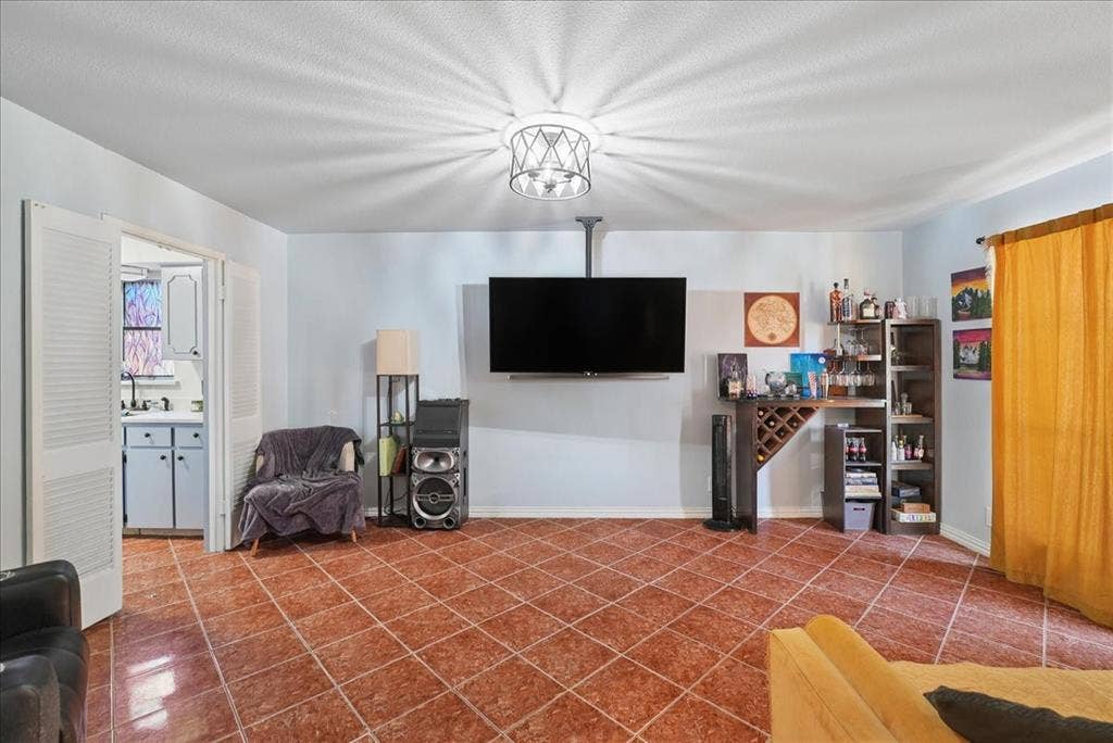 2710 Moonriver Lane, Farmers Branch, TX 75234 2710 Moonriver Lane, Farmers Branch, TX 75234