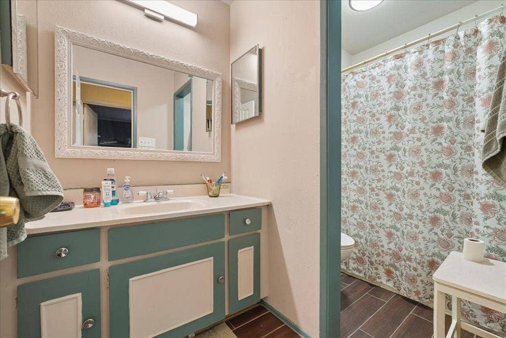 2710 Moonriver Lane, Farmers Branch, TX 75234 2710 Moonriver Lane, Farmers Branch, TX 75234